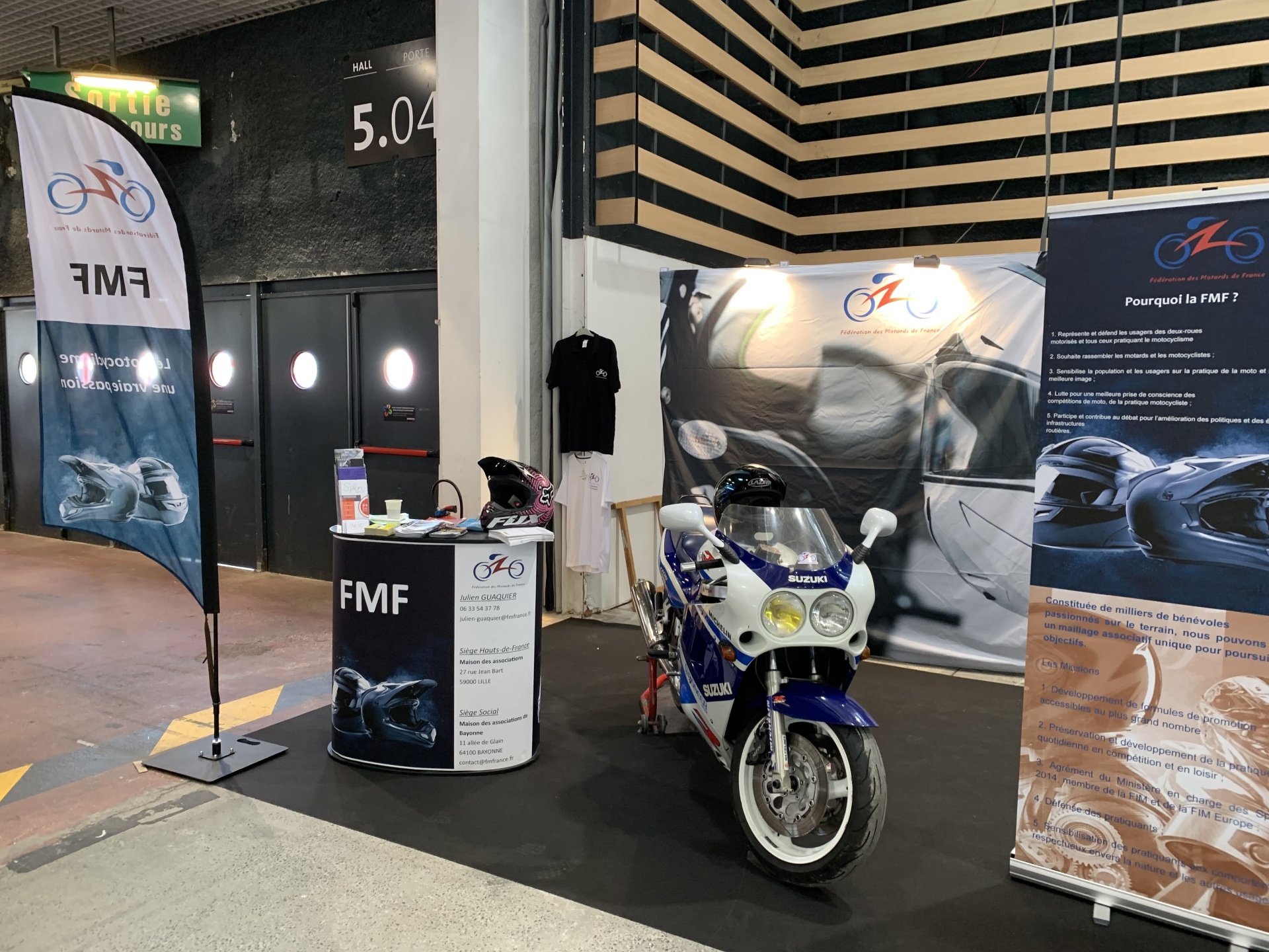 Stand de la Fédération des Motards de France lors d'un salon moto